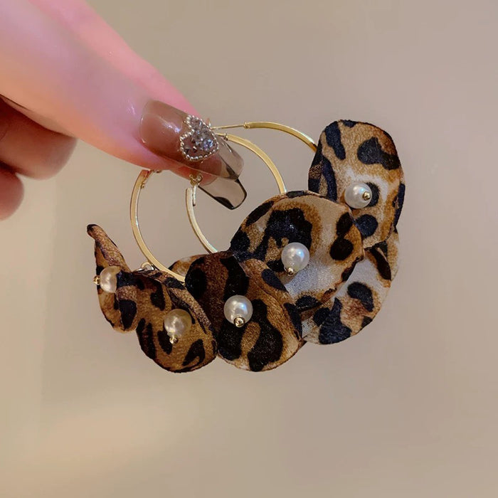 Wholesale Pearl Mesh Leopard Flower Ear Ring Autumn