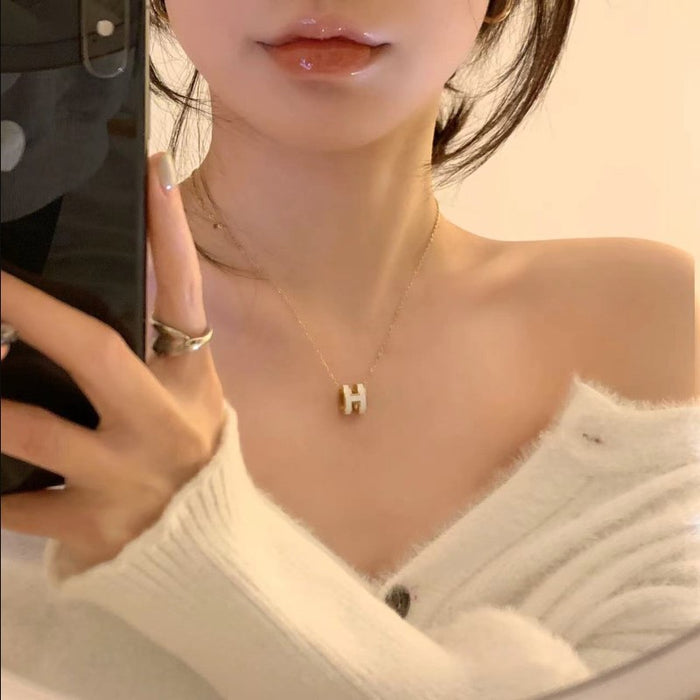 Wholesale Letter pendant necklace, women's niche high-end design, necklace, collarbone chain accessories