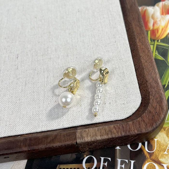 Wholesale Exaggerated asymmetrical pearl ear clip design, minimalist temperament earrings