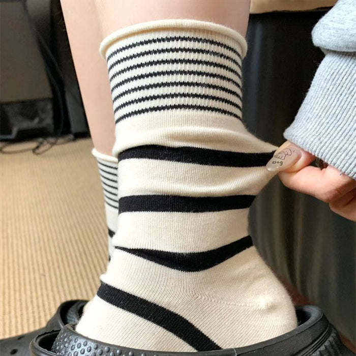 Wholesale Socks, retro stripes, mid tube socks, mid tube socks, piles of socks, autumn and winter stockings, college