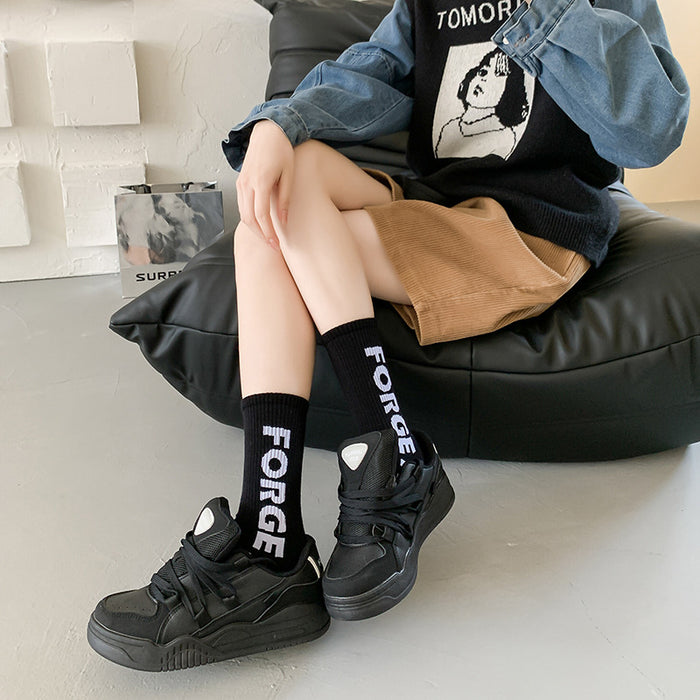 Wholesale Spring and Autumn Black and White High Elastic Alphabet Sports Middle Tube Women's Socks