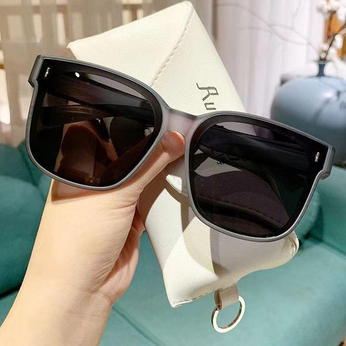 Wholesale Polarized lenses with the same sunglasses can be used for myopia glasses, outdoor fishing, driving, and sunglasses