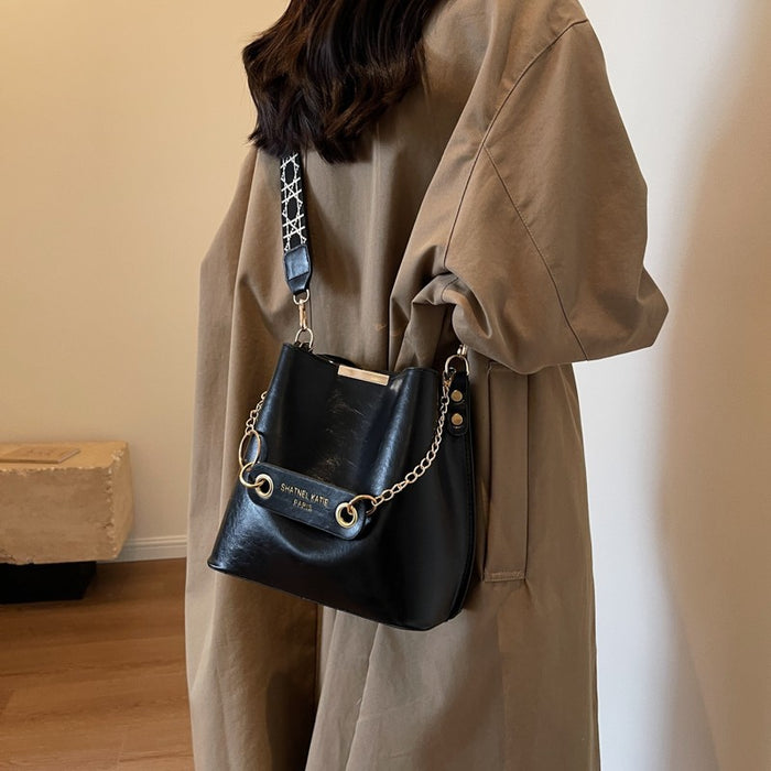Wholesale Vintage large capacity bag, new fashionable single shoulder crossbody, simple and stylish portable bucket bag