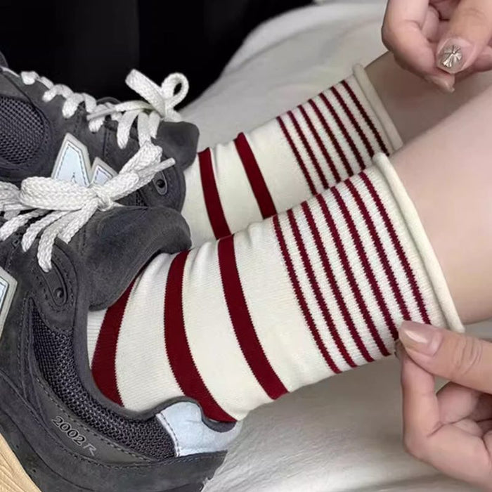 Wholesale Socks, retro stripes, mid tube socks, mid tube socks, piles of socks, autumn and winter stockings, college