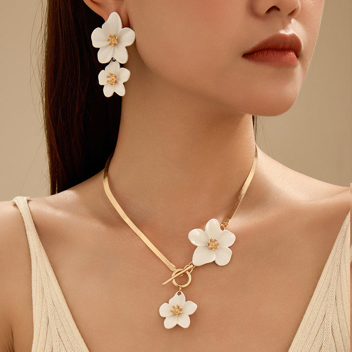 Wholesale Flower pendant, earring, necklace set, atmospheric metal jewelry