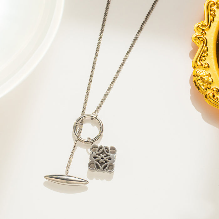Wholesale Clavicle chain retro hollowed out jewelry, high-end design, light luxury, niche titanium steel necklace