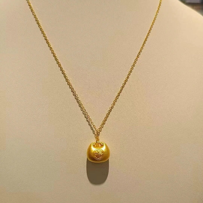 Wholesale Hollow necklace new exquisite and high-end titanium steel non fading collarbone chain