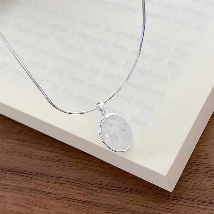 Wholesale Necklace for women, high-end and niche design, simple and fashionable, versatile oval pendant, collarbone chain