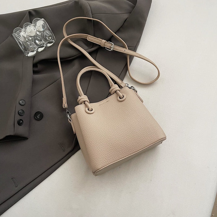 Wholesale Niche design, cute handheld commuting shoulder bag, fashionable and simple crossbody bag