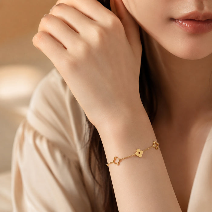 Wholesale Electroplated Stainless Steel Lucky Four Leaf Clover Hollow Bracelet Chic Fashion Accessory Gift For Women