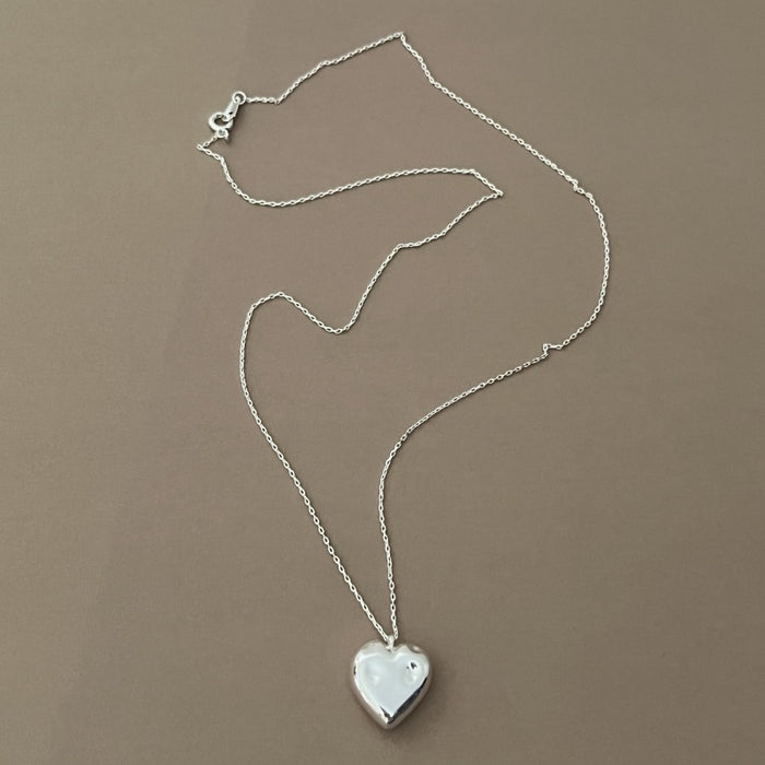Wholesale A niche love pendant necklace with a fashionable and simple temperament, collarbone chain