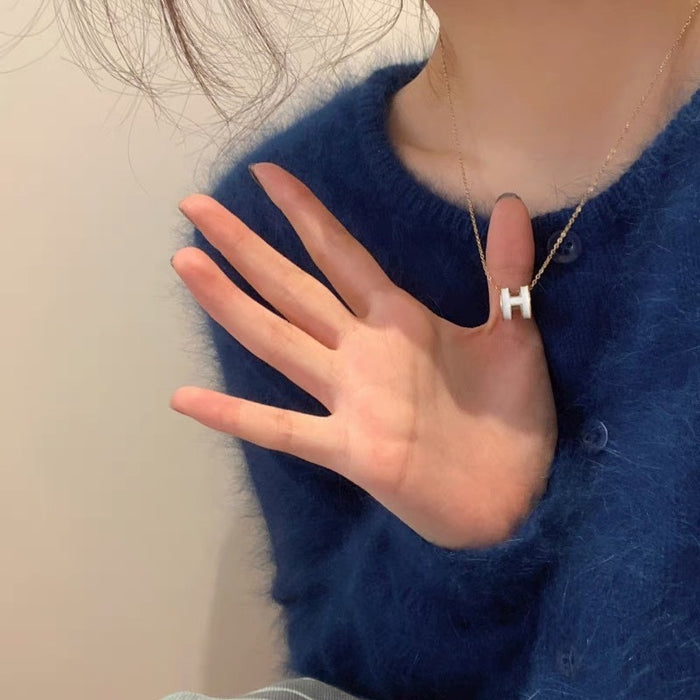 Wholesale H Letter Titanium Steel Necklace Women's Elegant  Necklace Chain