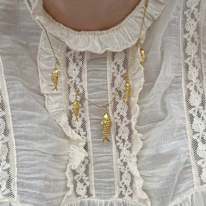 Wholesale Fashionable copper gold fish necklace with exquisite zirconium pendant necklace, collarbone chain, electroplated gold