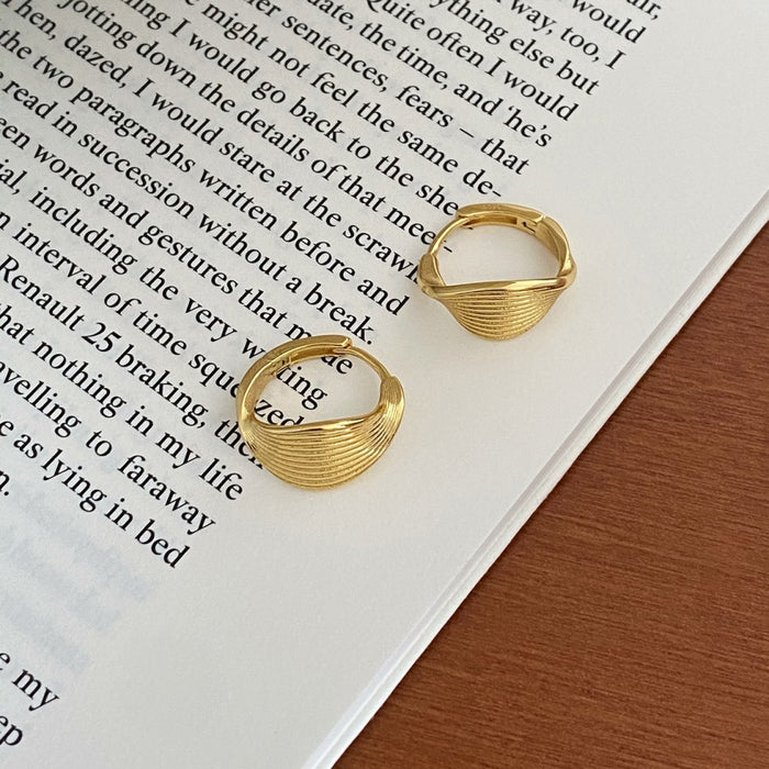 Wholesale Pure silver earrings with simple and elegant style, niche and high-end earrings