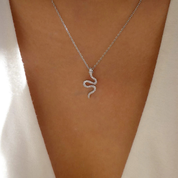 Wholesale Jewelry Electroplating Serpentine Necklace Personalized Fashion Retro Serpentine Pendant Sweater Chain for Women