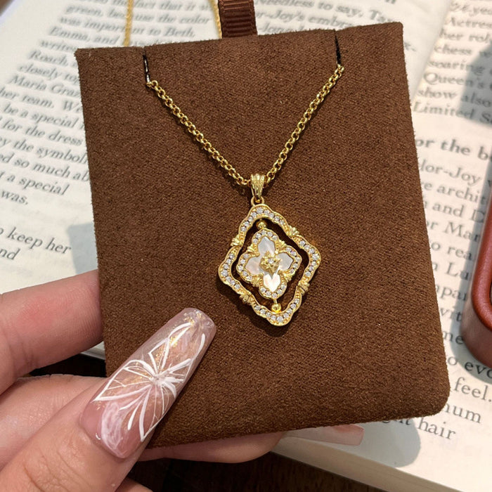 Wholesale Rotating Four-Leaf Clover White Shell choker necklace