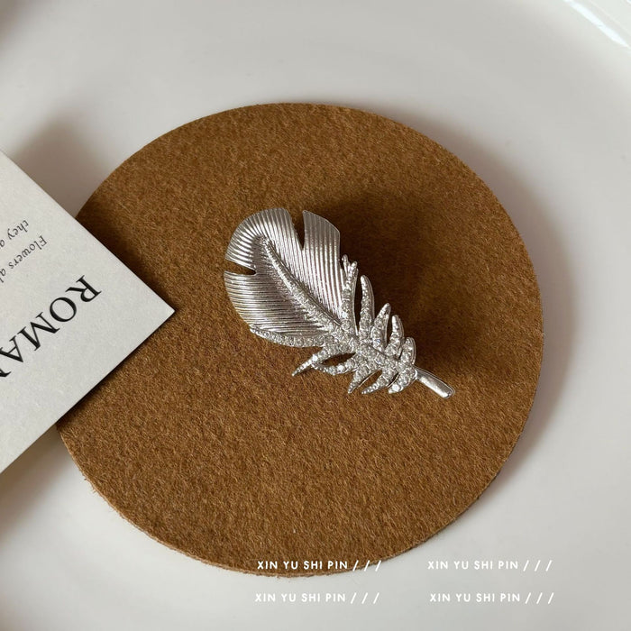 Wholesale Elegant and dynamic brooch, light luxury, fashionable and dreamy brooch accessory