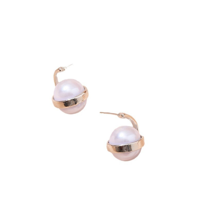 Wholesale Silver needle pearl earrings for women, niche design, high-end feel, new trendy earrings for the new year
