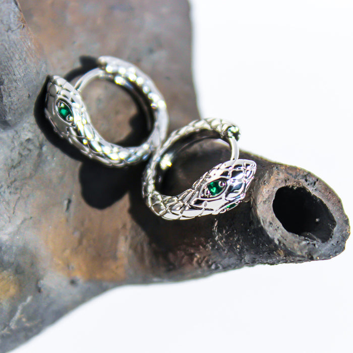 Wholesale Unique and niche personality snake earrings, green zircon eyes, snake shaped ear buckles