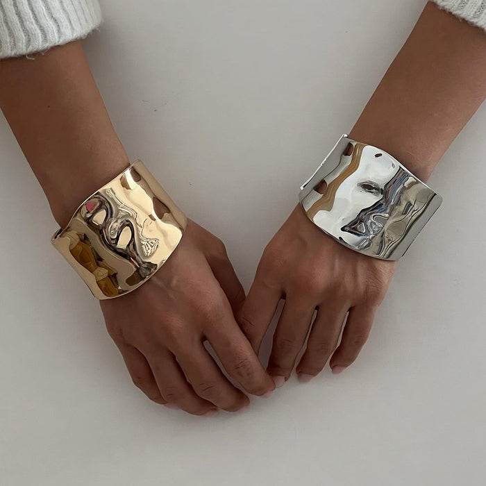 Wholesale Exaggerated jewelry, simple forged alloy bracelet, wide sided metal wind opening bracelet, hand accessory