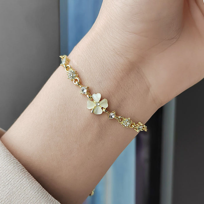 Wholesale Bracelet for Women Diamond Cat' s Eye Petals Flower Hand Jewelry