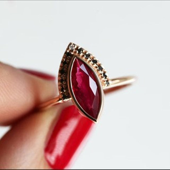 Wholesale Simple natural diamond red inlaid black diamond two-piece ring set