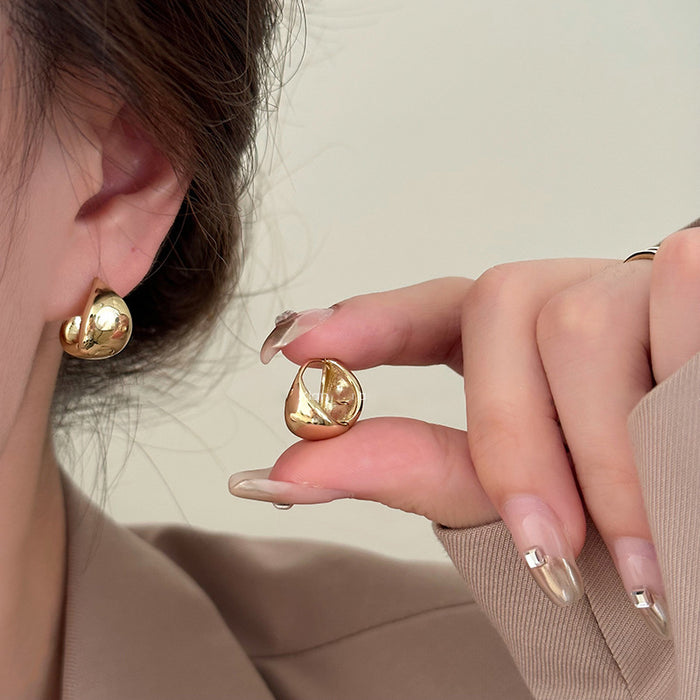 Wholesale Pure silver minimalist personalized earrings with a high-end and niche design, ear buckles that are versatile and retro in temperament