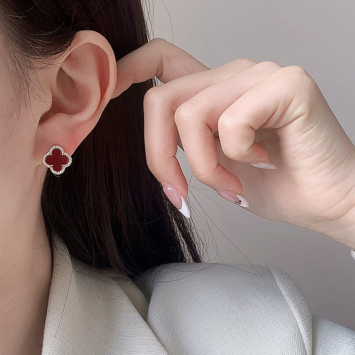 Wholesale Black Lucky Flower Small and Exquisite Stud Earrings