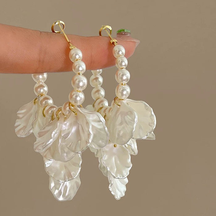 Wholesale Vintage pearl petal tassel earrings with high-end atmosphere, niche design, fashionable and stylish ear accessories