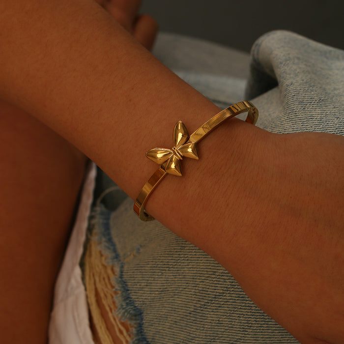 Wholesale Popular retro personalized stainless steel butterfly bracelet, simple and high-end photosensitive surface, wholesale of hand accessories