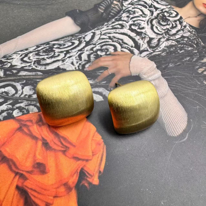 Wholesale Golden earrings, casual, minimalist, exquisite earrings, silver ear needles