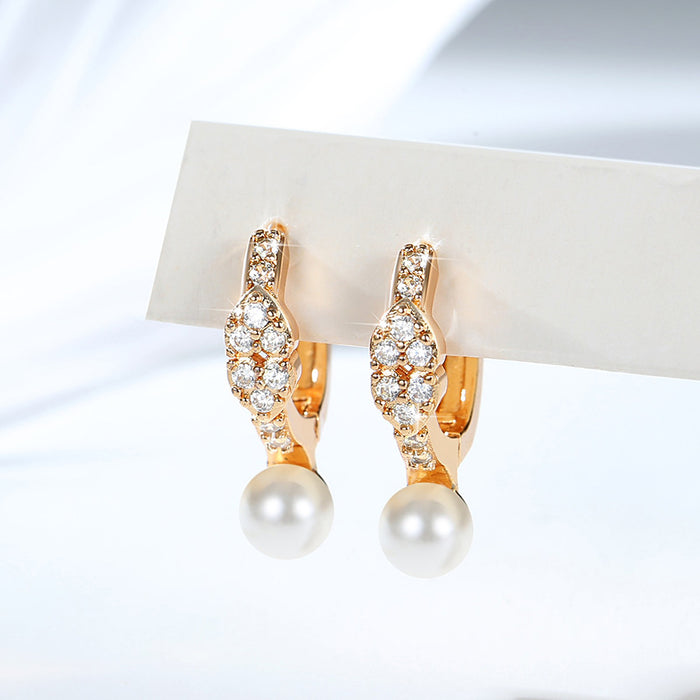 Wholesale Copper gold-plated retro light luxury simple pearl earrings, small and fashionable design, inlaid with zircon ear buckles, wholesale of ear accessories