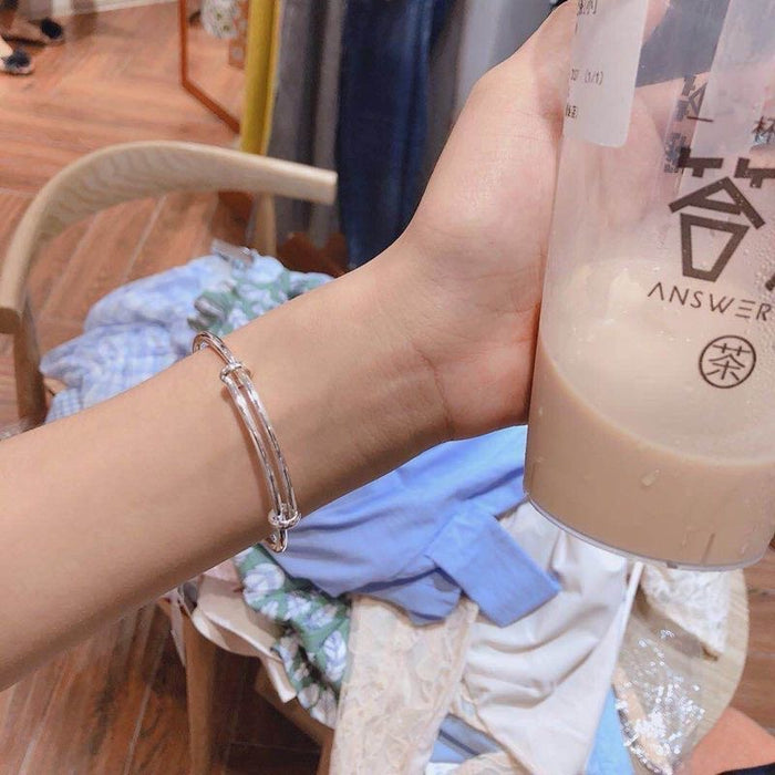 Wholesale Smooth surface pull-out bracelet with a minimalist design and a sense of luxury, exuding a high-end temperament