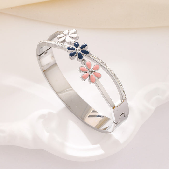 Wholesale Three-flower bracelet made of titanium steel and stainless steel