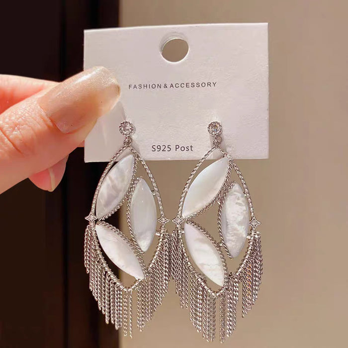 Wholesale New silver leaf earrings with retro high-end feel, niche design earrings