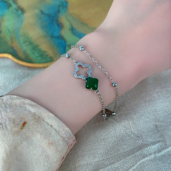Wholesale Four leaf clover bracelet with light luxury and high-end feel, diamond studded bracelet, niche design, retro versatile bracelet