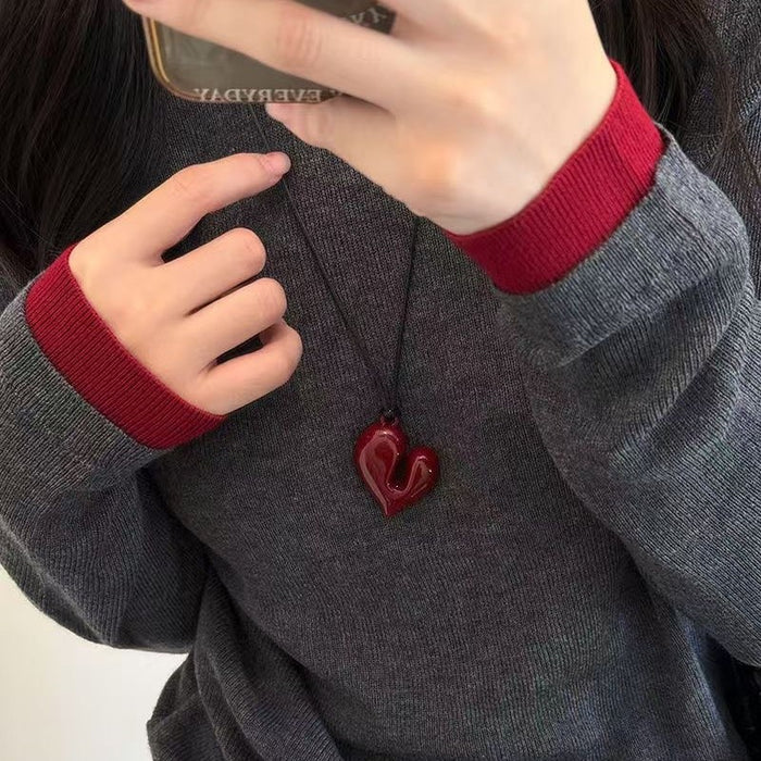 Wholesale Love necklace with high-end feel, black rope hanging neck, sweater chain, adjustable drawstring accessory