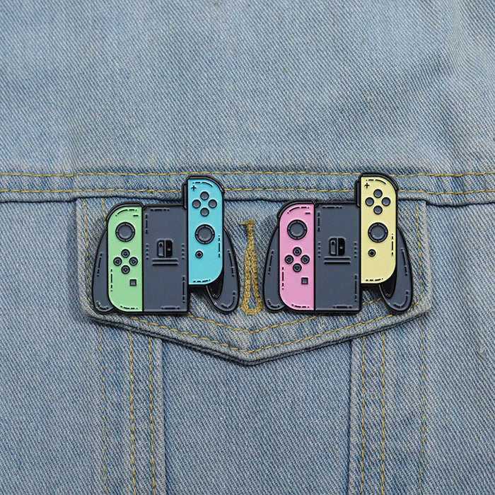Wholesale Zinc Alloy Baking Paint Game Console Brooch Pin Trendy Fashion Accessory For Clothing Party Gift