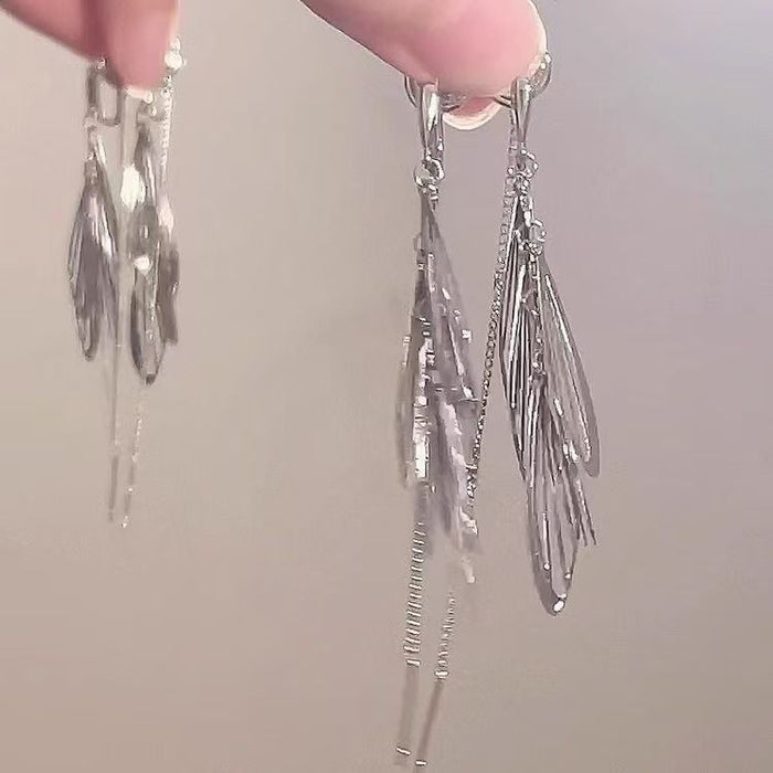 Wholesale Vintage metallic floral tassel earrings with a light luxury and high-end feel, niche design temperament, versatile and long earrings