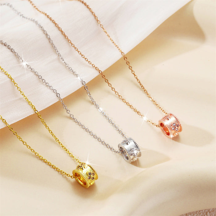 Wholesale Light luxury four leaf clover simple fashion versatile micro inlaid kaleidoscope pendant titanium steel necklace accessories