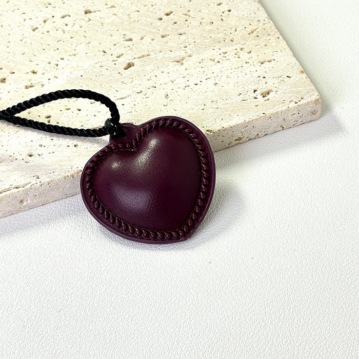 Wholesale Leather heart necklace with peach hearts, versatile and adjustable heart-shaped necklace