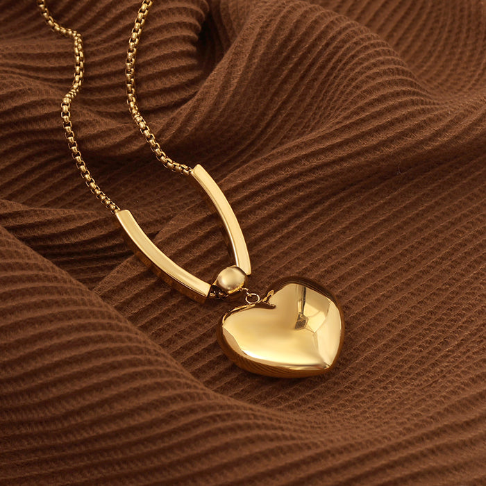 Wholesale Exaggerated Design Geometric Large Heart Necklace Hollow Pendant Personalized