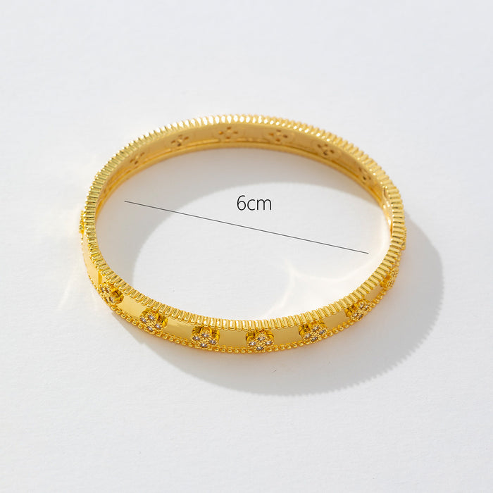 Wholesale retro snake-shaped bracelet women's gold-plated Clover bracelet inlaid craft nail zircon bracelet