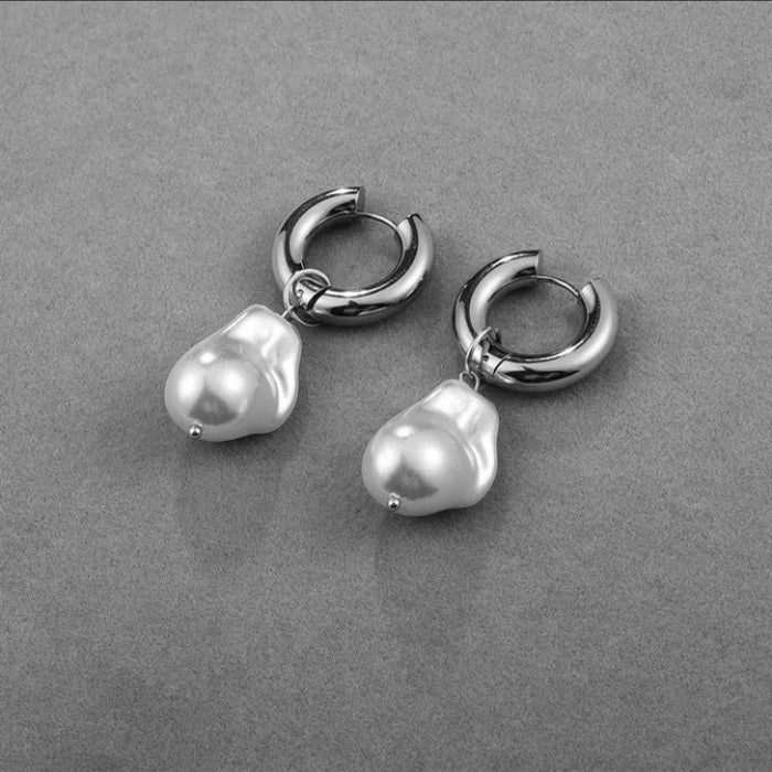 Wholesale Light luxury fashion shaped pearl earrings with retro, niche, high-end feel, ear loops, ear buckles, versatile earrings