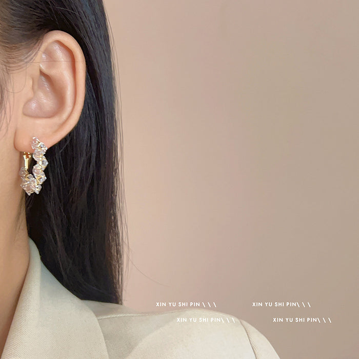 Wholesale New style of super sparkling crystal earrings with a light luxury temperament and a high-end feel. Creative and personalized design of ear rings, fashionable earrings