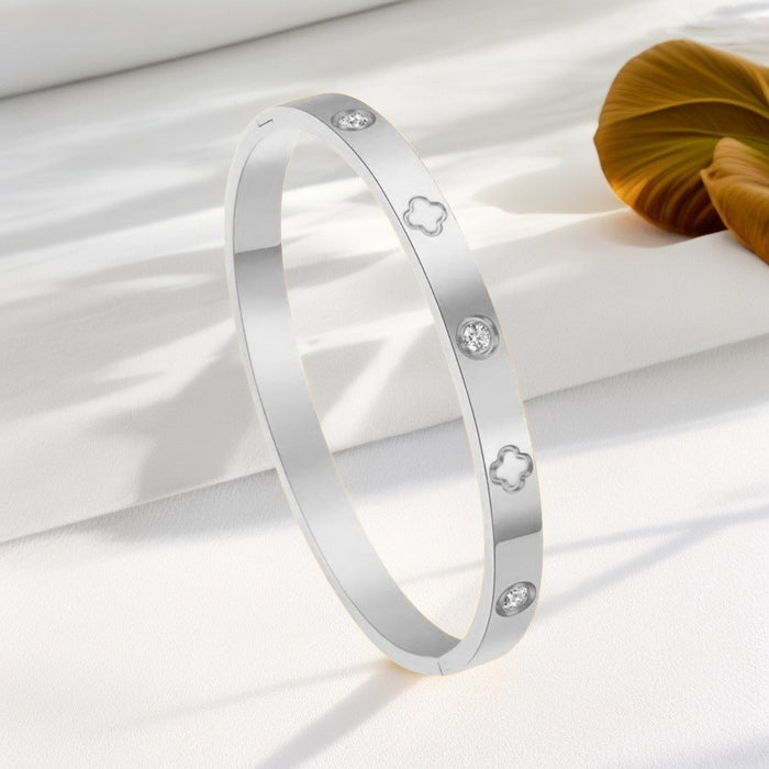 Wholesale Four-leaf bracelet nail titanium steel jewelry