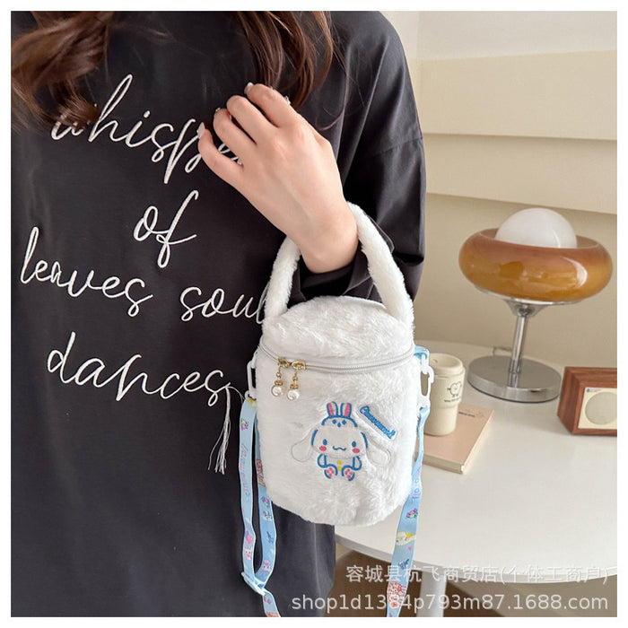 Wholesale Cute cylindrical plush shoulder bags that can be carried by hand