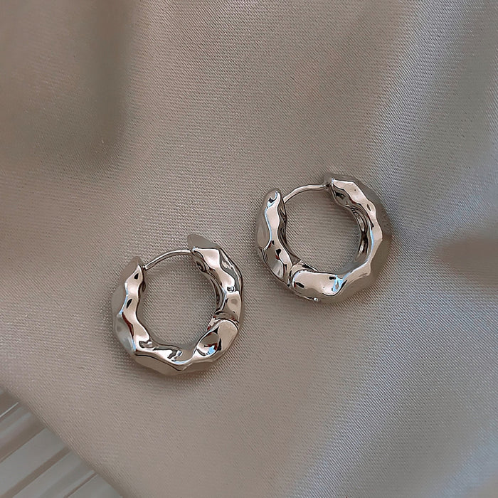 Wholesale Gold colored plain ring earrings, elegant earrings, studs, niche design, high-end ear rings, and earrings
