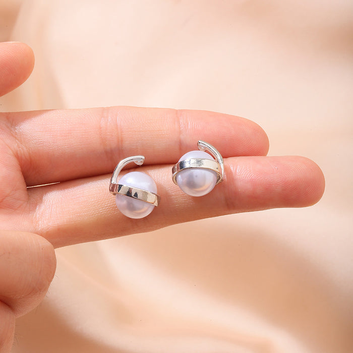 Wholesale Silver needle pearl earrings for women, niche design, high-end feel, new trendy earrings for the new year