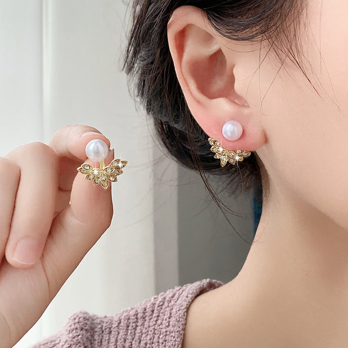 Wholesale Small niche design petal pearl earrings, new year, light luxury earrings, earrings wholesale
